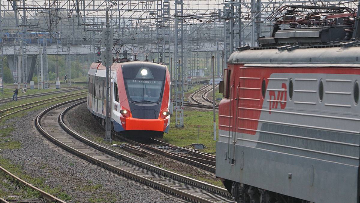 Завершилась установка Николаевского путепровода для пропуска поездов МЦД-3