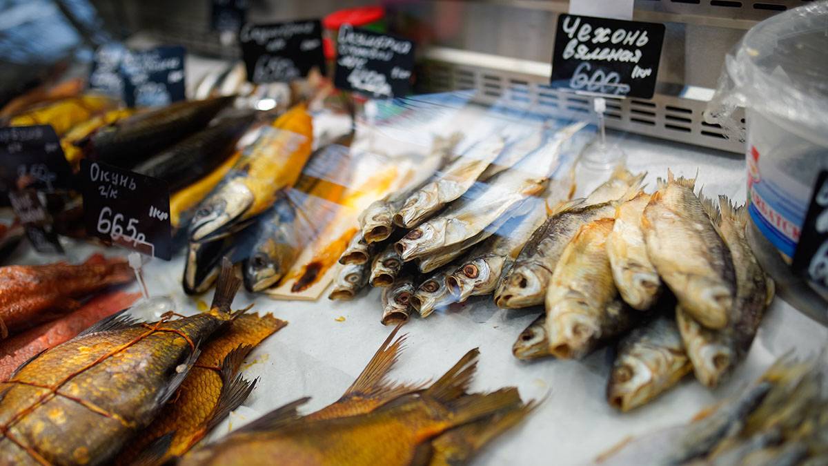 Вызывает рак желудка: диетолог Соломатина рассказал о вреде вяленой рыбы