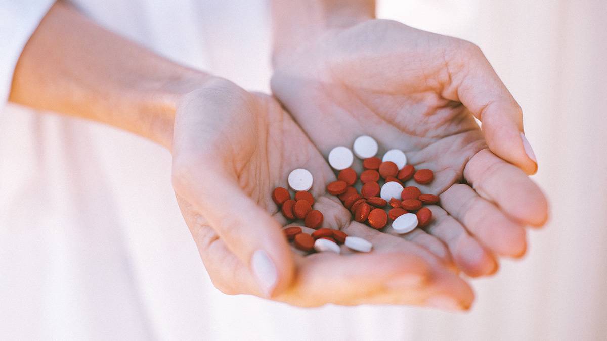 Терапевт Кондрахин предупредил о пяти серьезных последствиях бесконтрольного приема витаминов