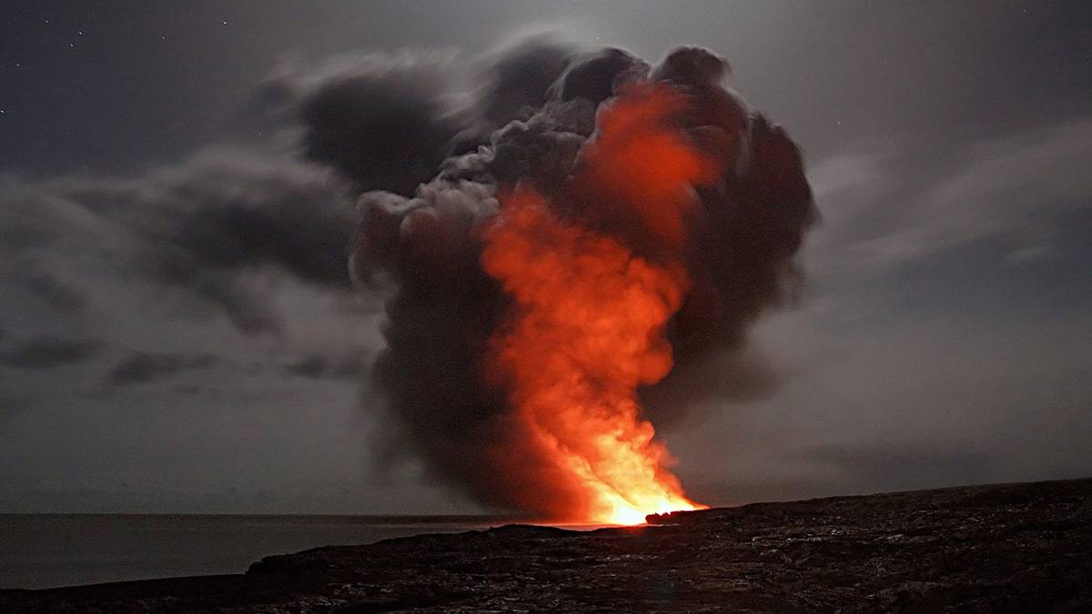 Извержение вулкана произошло на острове в Японии