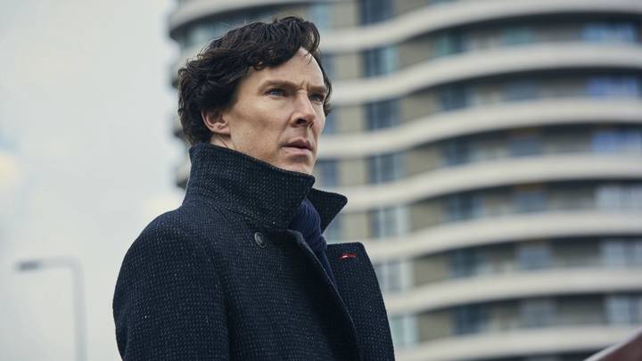 Актер Бенедикт Камбербэтч в образе Шерлока Холмса в телесериале «Шерлок» создал идеальный образ сноба-профессионала: его высокомерие и презрительность по отношению к другим не имеют границ