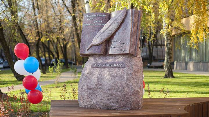 Литературный сквер построили возле Центральной деловой библиотеки в столице
