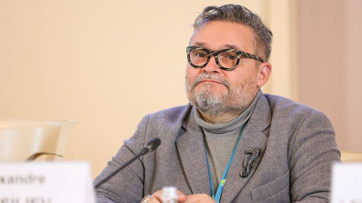 Александр Васильев рассказал о правилах рассадки супругов за праздничным столом