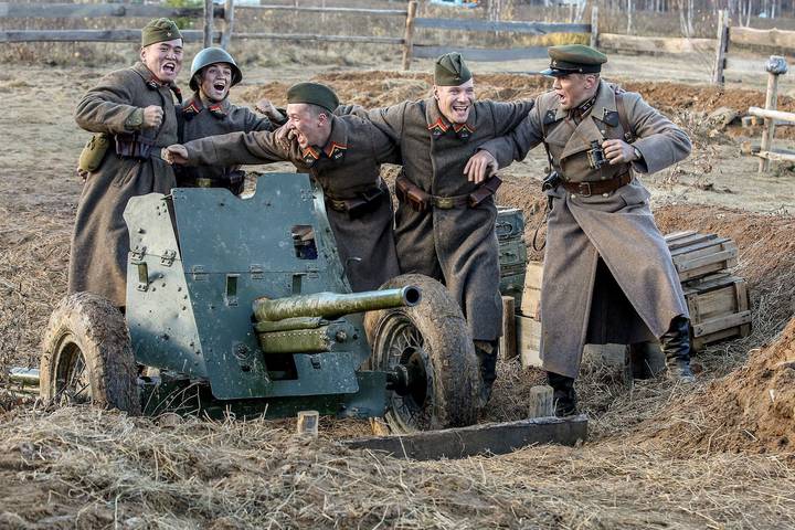 «Полностью авторская работа»: Игорь Угольников — о своем фильме «Учености плоды»