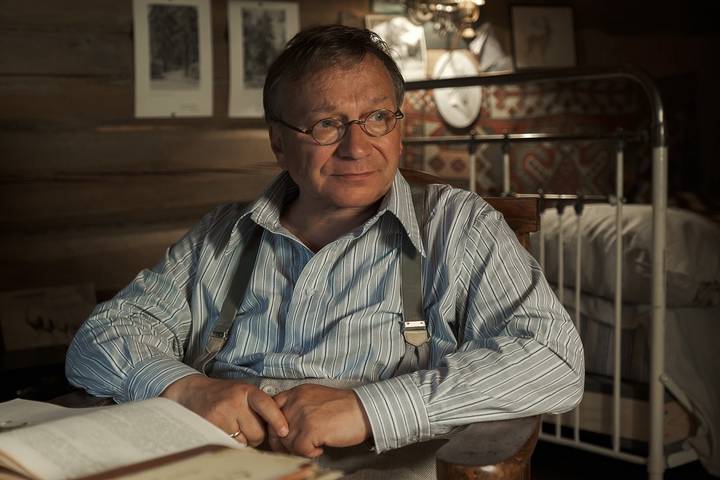 Актер, режиссер и продюсер Игорь Угольников в новом фильме «Учености плоды» в роли сотрудника музея Антипова