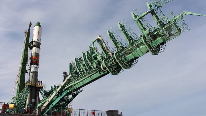 Необходимо выйти на собственную орбиту