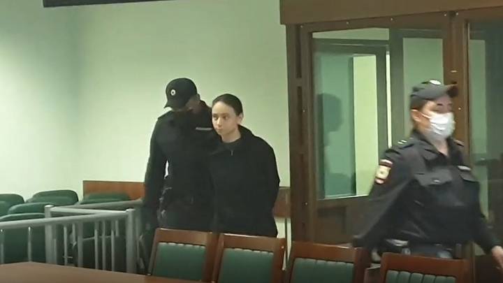 «Я еще лингвист-террорист»: обвиняемую в убийстве рэпера Картрайта Марину Кохал выпустили из СИЗО