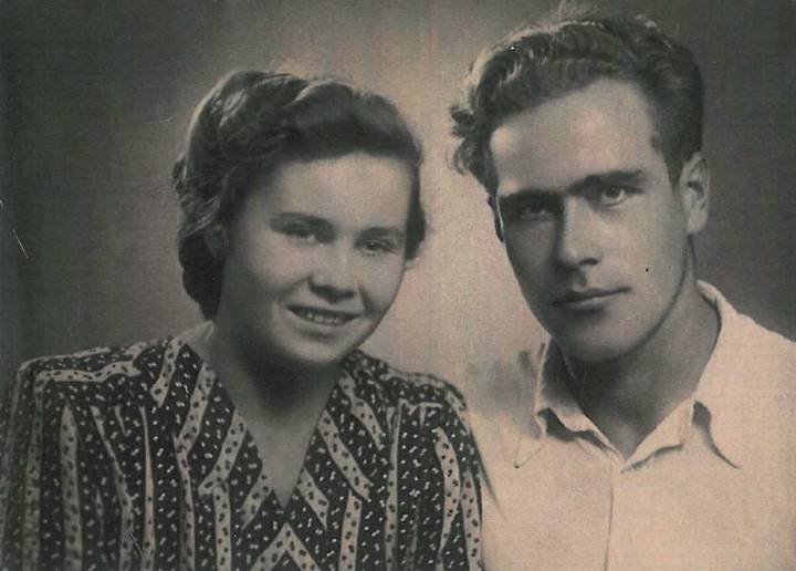 Борис и Елена Бакановы в первые дни после студенческой свадьбы, 1951 год