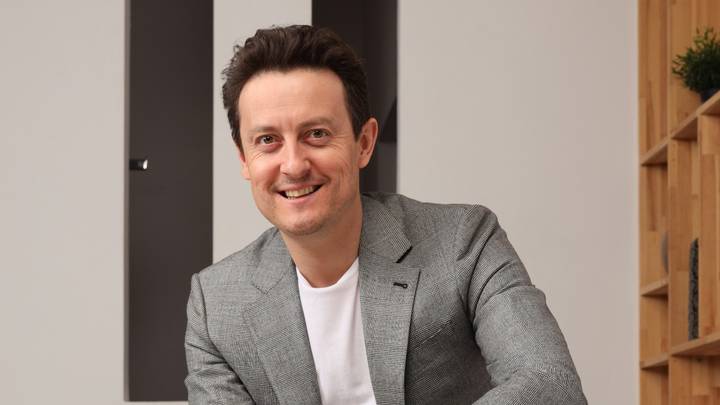 «У каждого есть фобии»: актер Станислав Ярушин — о возрасте, экстриме и воспитании детей