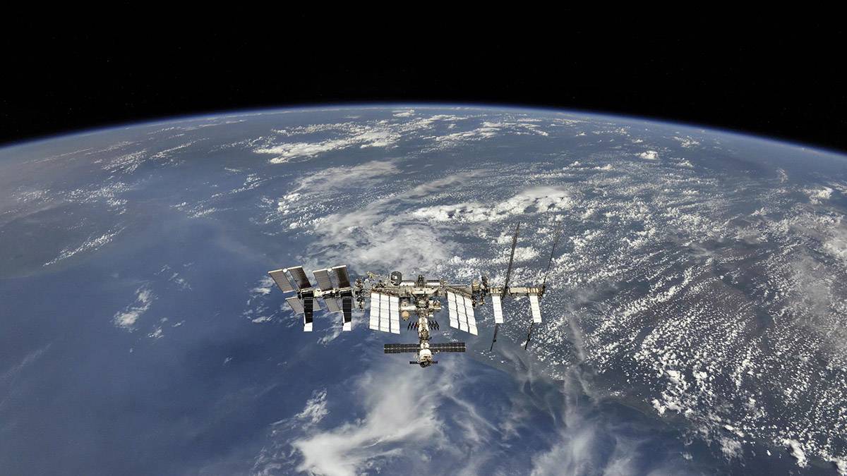 Роскосмос показал спутниковое фото обрушившегося на Москву шторма