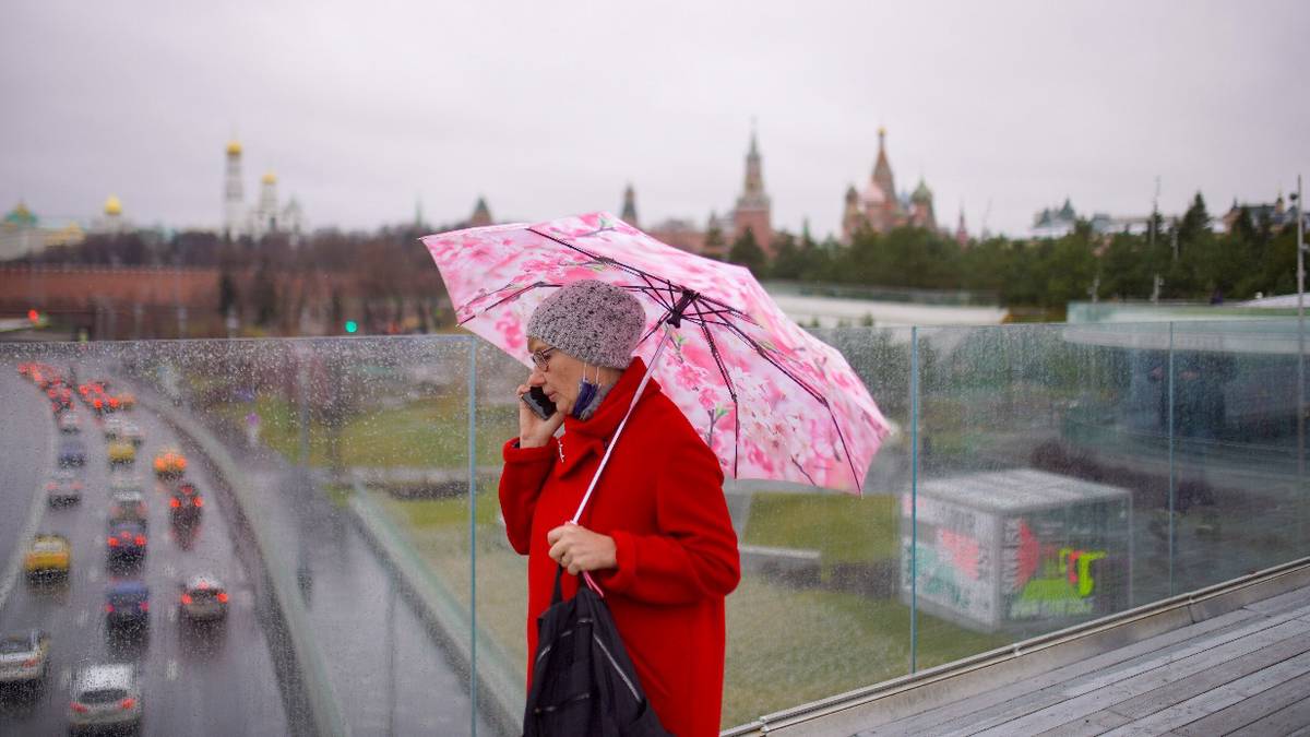 «Тепло продлится недолго»: москвичам рассказали о погоде в первые выходные октября