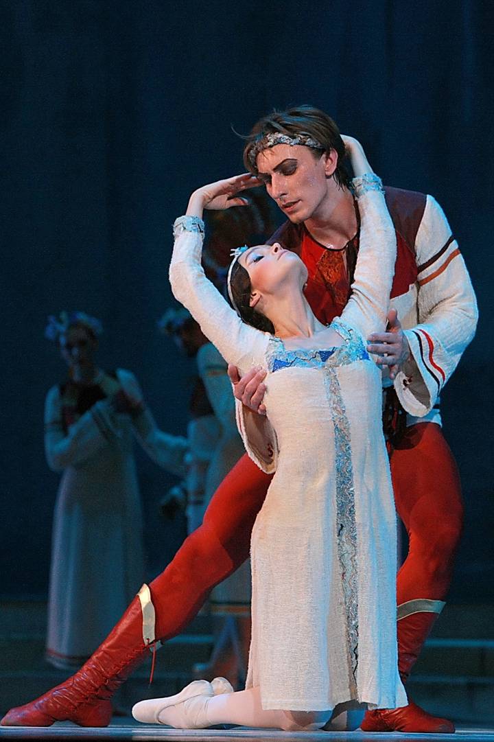 Сцена из балета «Снегурочка»: Снегурочка — Наталья Балахничева, Мизгирь — Михаил Евгенов, 2018 год