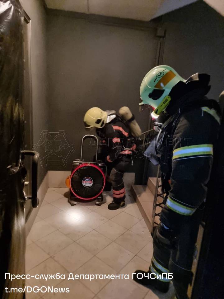 Административное здание загорелось в столичном районе Южное Бутово