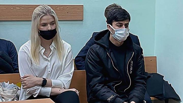 Руслан Бобиев и его подруга Анастасия Чистова получили 10 месяцев колонии по статье об оскорблении чувств верующих. Это первый реальный срок по данной статье