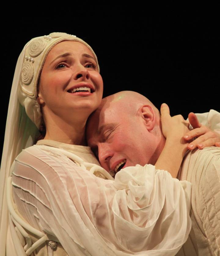 В роли царя Федора с Е. Гусевой в спектакле «Царство отца и сына» в Театре имени Моссовета