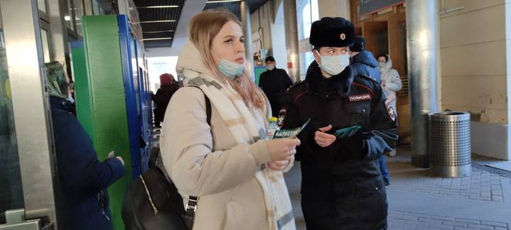 Полицейские провели антинаркотическую акцию на Киевском вокзале в Москве