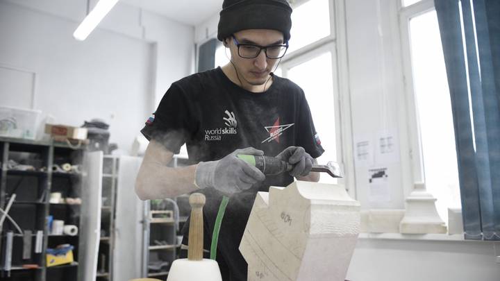 Рабочая сила: почему в обществе возникла потребность поднять престиж человека труда