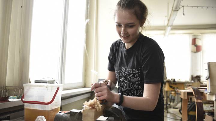 Рабочая сила: почему в обществе возникла потребность поднять престиж человека труда