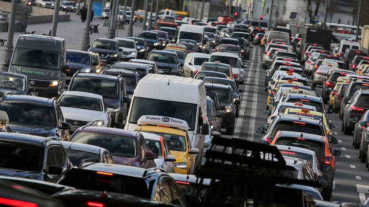 Движение на севере Москвы восстановили после ДТП с мотоциклом