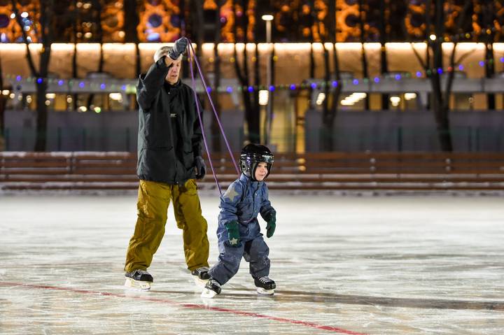 Все на лед: где можно покататься на коньках в Москве