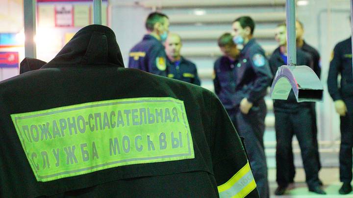 Автомобиль загорелся на подземной парковке на юге Москвы