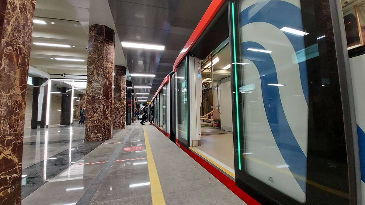 Более 60 процентов поездов метро Москвы оборудовали системой противозажатия