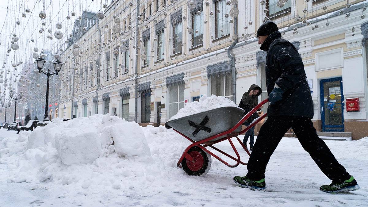 «Январские сугробы» высотой 23 сантиметра выпали в Москве за сутки 