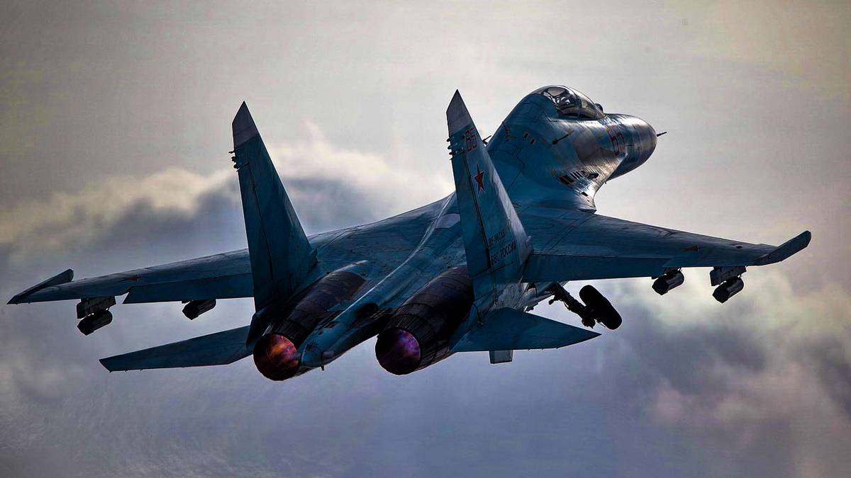 Российский Су-27 пресек нарушение границы РФ самолетами Франции и Германии