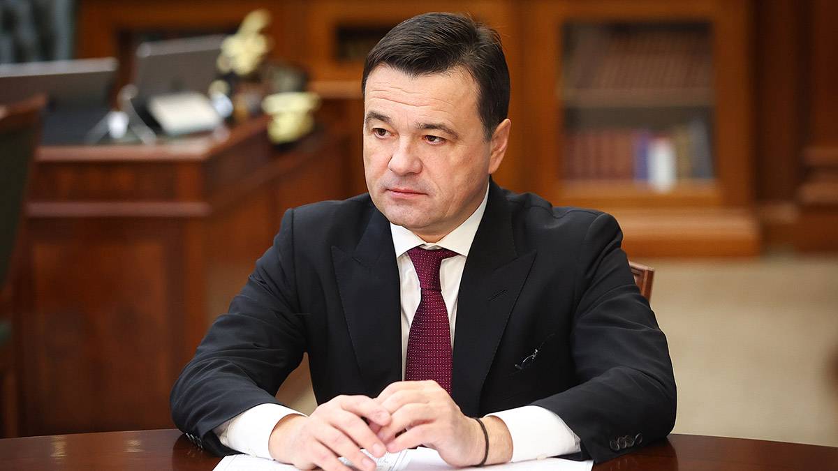 Губернатор Подмосковья призвал уделить внимание территориям с нехваткой медиков