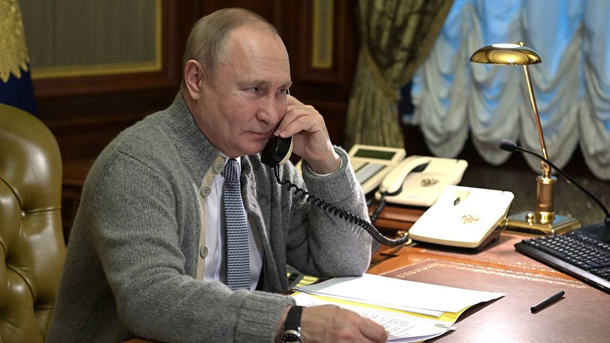 Владимир Путин провел телефонный разговор с Александром Лукашенко