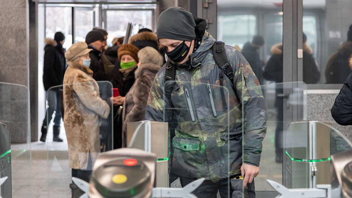 Более 70 тысяч учащихся в Москве приобрели единые проездные с начала года