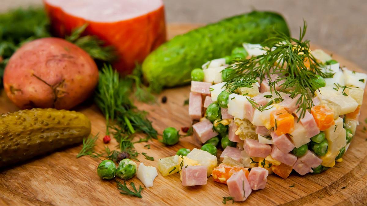 Аналитики выяснили, какие салаты предпочитают готовить россияне на Новый год