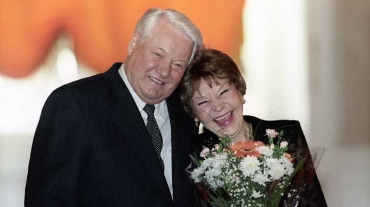 Борис Ельцин вручил Нине Ургант орден «За заслуги перед Отечеством» IV степени. 1999 год / Фото: РИА Новости 