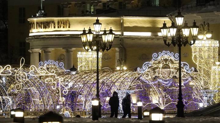 Более четырех тысяч световых конструкций украсят Москву к Новому году