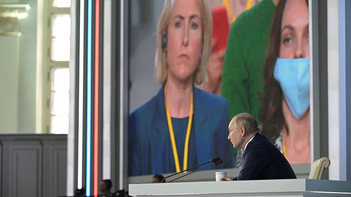 Президент России оценил работу сотрудников администрации и правительства в пандемию