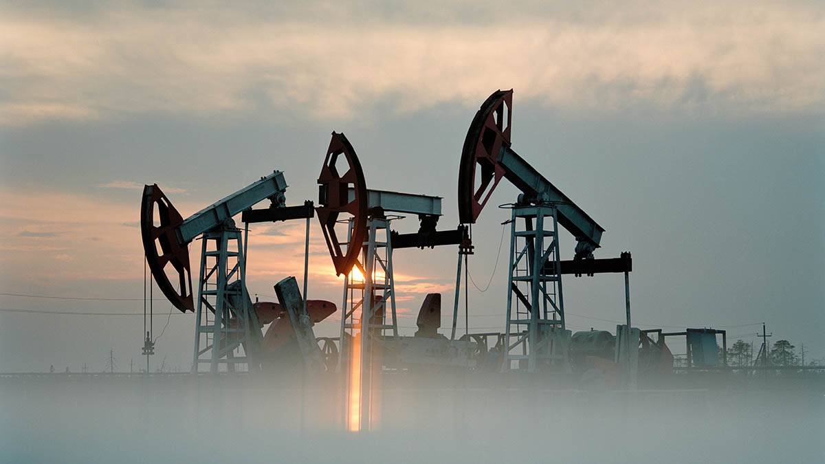 Bloomberg: Введение потолка цен на нефть из России указывает на слабость Запада