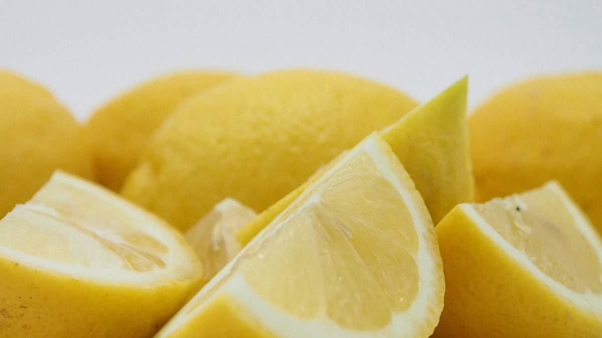 Специалист по питанию Уиллард раскрыла пользу регулярного потребления воды с лимоном