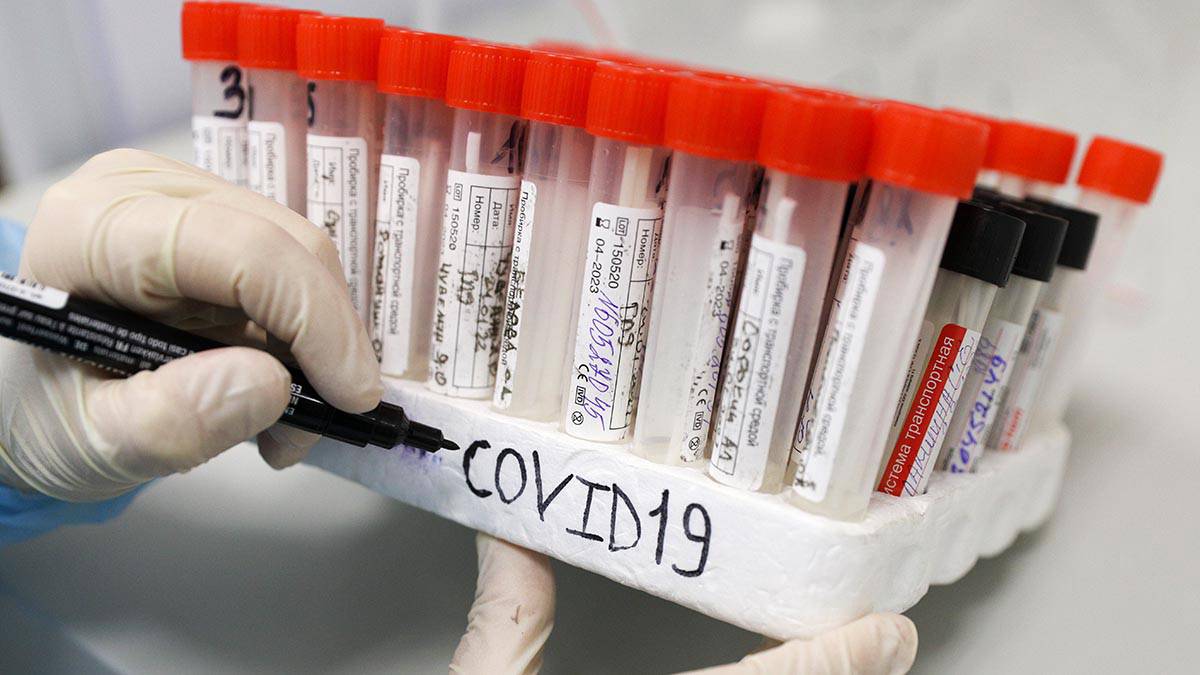 Академик Покровский рассказал, кому стоит сделать прививку от коронавируса 