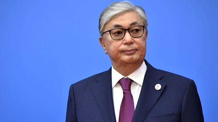 Токаев заявил о необходимости наладить продажу нефти в обход России