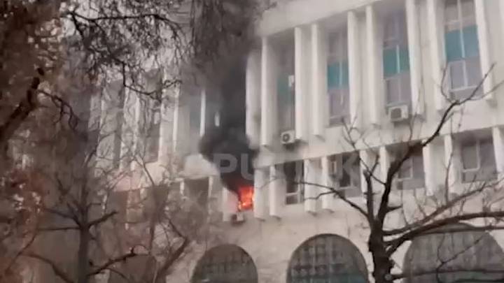 В Алма-Ате задержали почти две тысячи преступников, мародеров и террористов