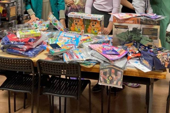 Новый год с добрых дел: подарки получили все дети из ожогового отделения Больницы имени Сперанского