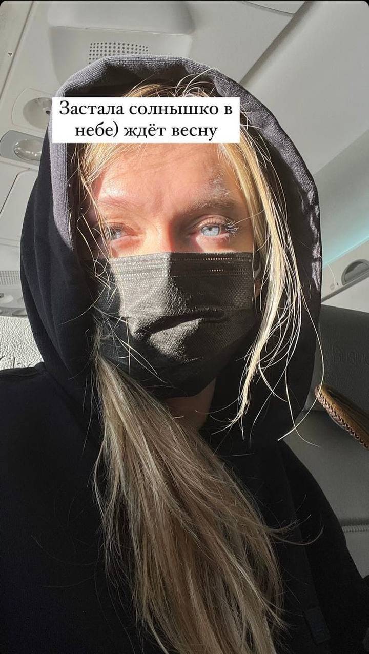 «Застала солнышко в небе»: Вера Брежнева выложила фотографию без макияжа