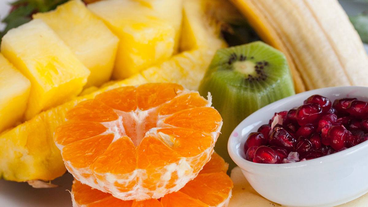 Диетолог Белоусова объяснила, какие фрукты можно есть натощак