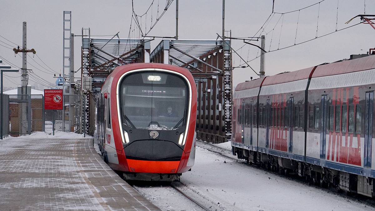 Москвичам напомнили, что поезда начнут останавливаться у временных платформ на Беговой