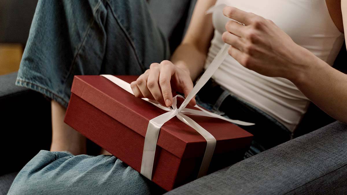 Можно заработать: как грамотно избавиться от неудачного подарка