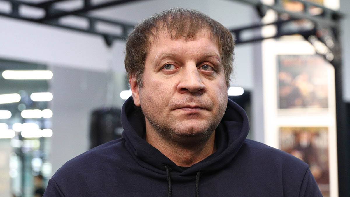«Я тебя сейчас»: боец Емельяненко устроил дебош в аэропорту Екатеринбурга