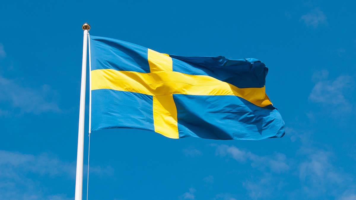 Флаг Швеции подняли в штаб-квартире НАТО после вступления страны в альянс