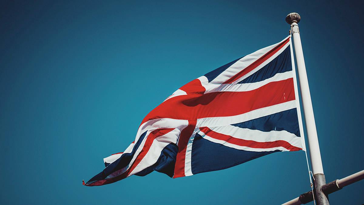 Inews: Чиновникам РФ начали предлагать гражданство Британии за секретные данные