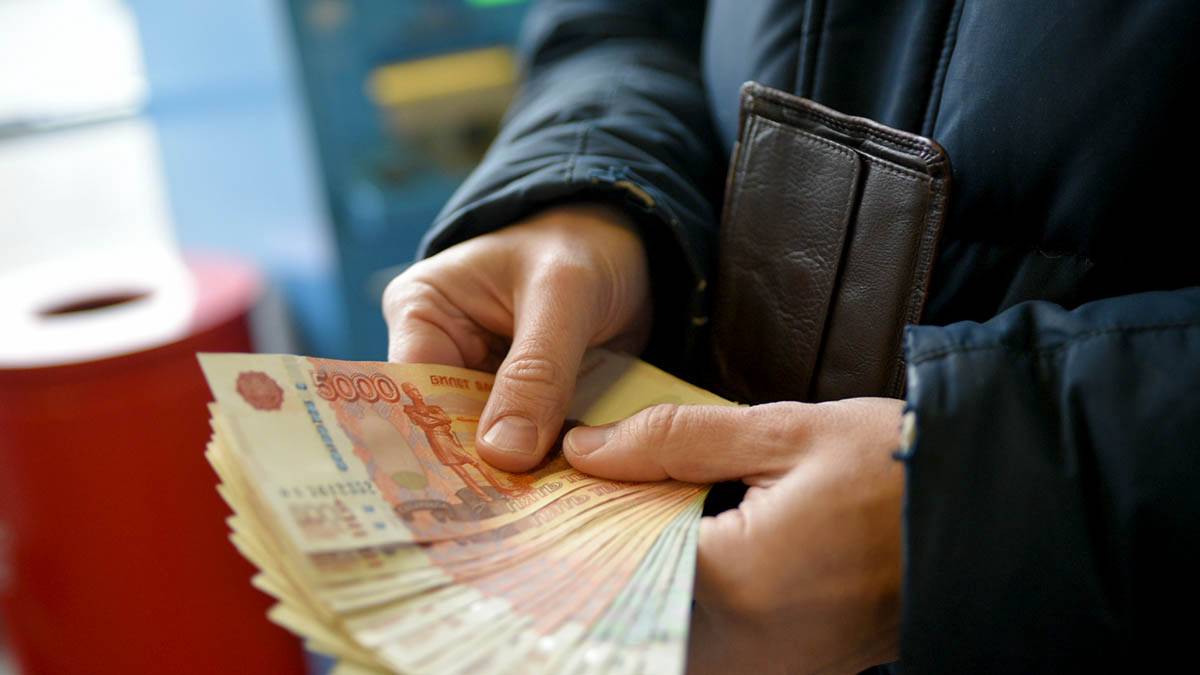 Сотрудник супермаркета обворовал работодателя на 300 тысяч рублей