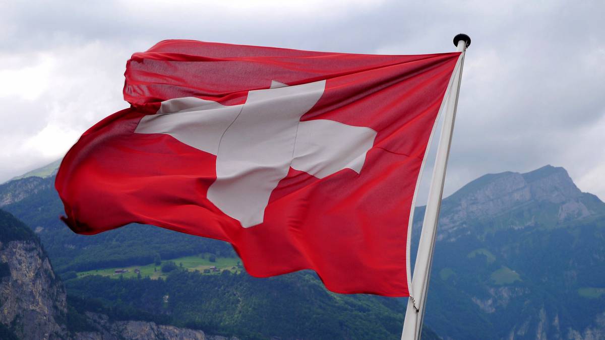 Расследование в связи с выкупом Credit Suisse банком UBS начали в Швейцарии